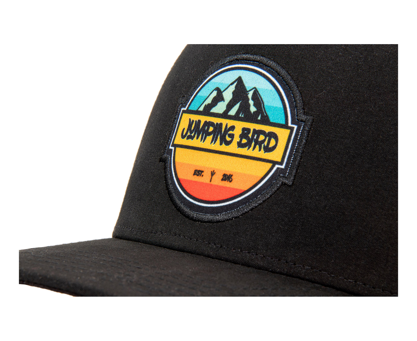Trucker Cap von Jumping Bird - Modell Alpspitze in schwarz mit elegantem Badge und Logo seitlich