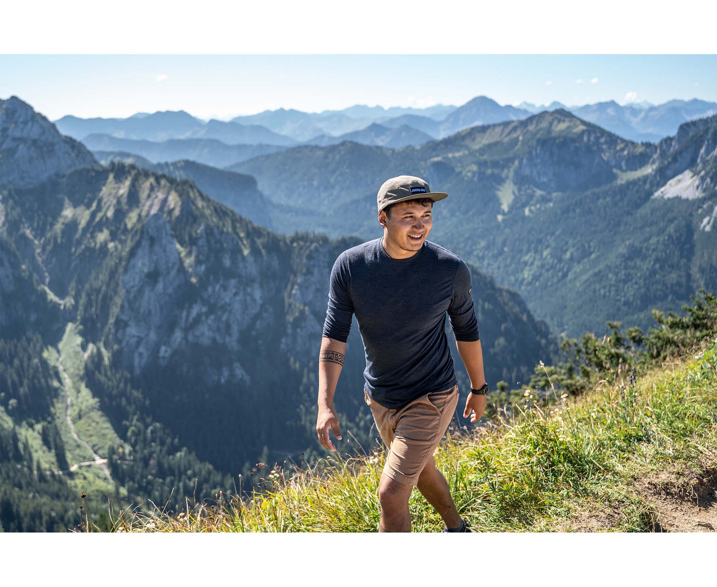 5-Panel-Cap von Jumping Bird in oliv mit sportivem Frontpatch und weicher, unverstärkter Passform für hohen Tragekomfort