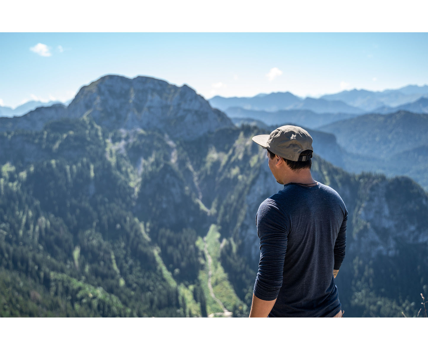 5-Panel-Cap von Jumping Bird in oliv mit sportivem Frontpatch und weicher, unverstärkter Passform für hohen Tragekomfort