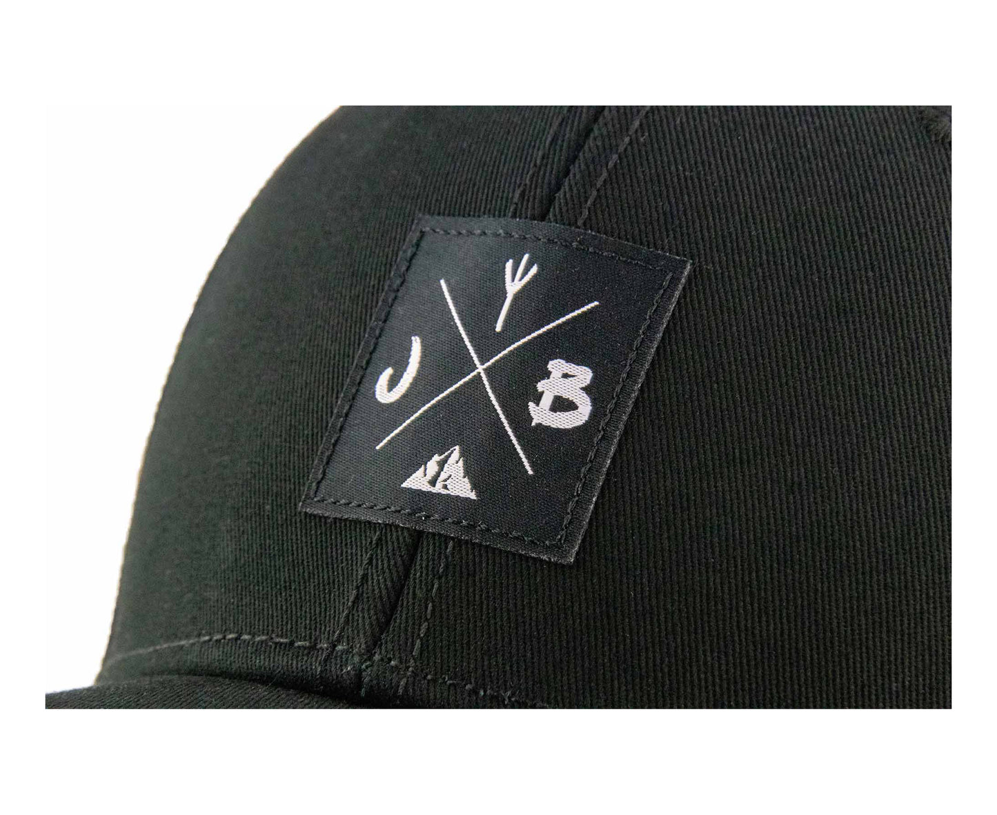 Baseball-Cap von Jumping Bird in Schwarz mit sportivem Frontpatch und seitlichem Logostick
