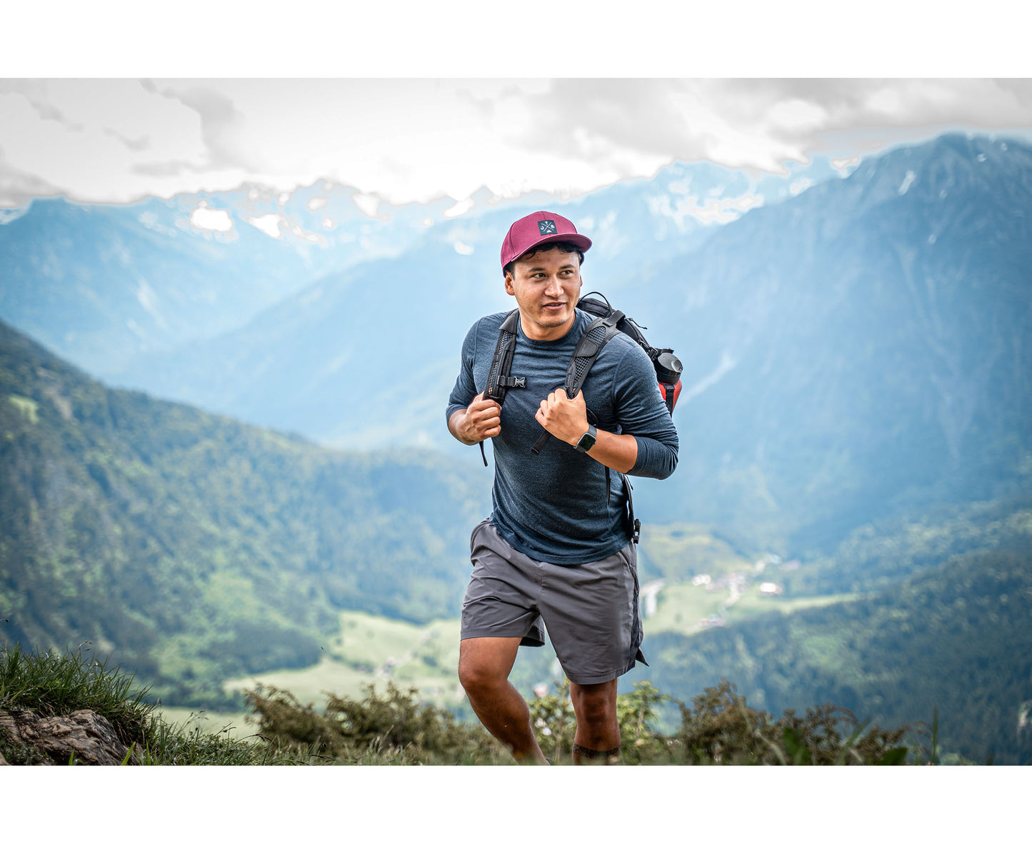 Baseball-Cap von Jumping Bird in Bordeaux mit sportivem Frontpatch und seitlichem Logostick