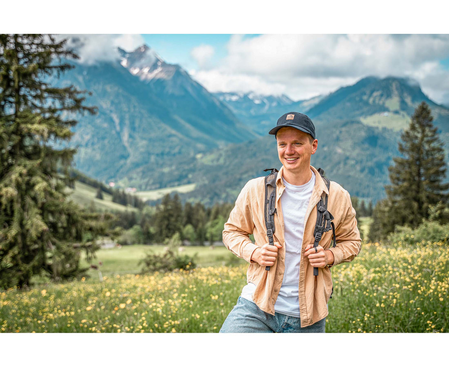 Dad Hat von Jumping Bird in Schwarz mit geprägtem Lederoptik-Patch vorn und weicher, unverstärkter Passform für hohen Tragekomfort