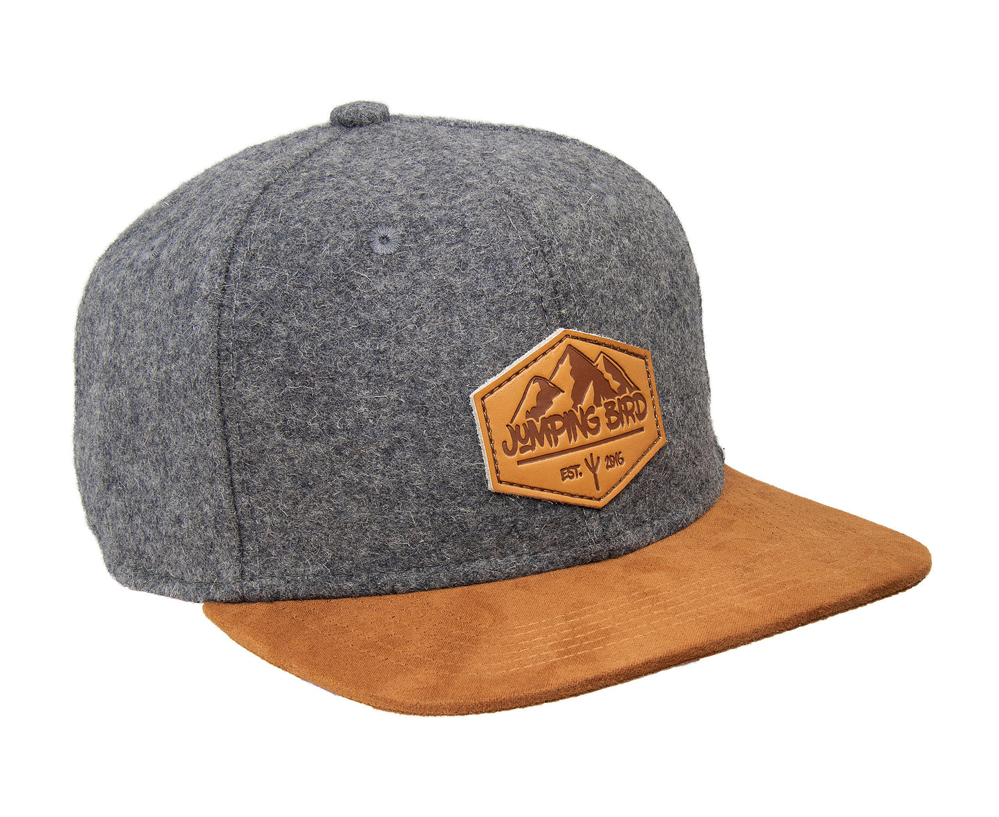 Filz-Snapback von Jumping Bird in Steingrau-Braun mit geprägtem Lederoptik-Patch vorn und seitlichem Logostick