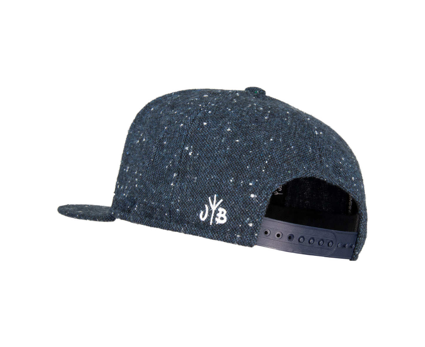 Snapback-Cap von Jumping Bird in Anthrazitblau meliert mit geprägtem Lederoptik-Patch vorn und seitlichem Logostick
