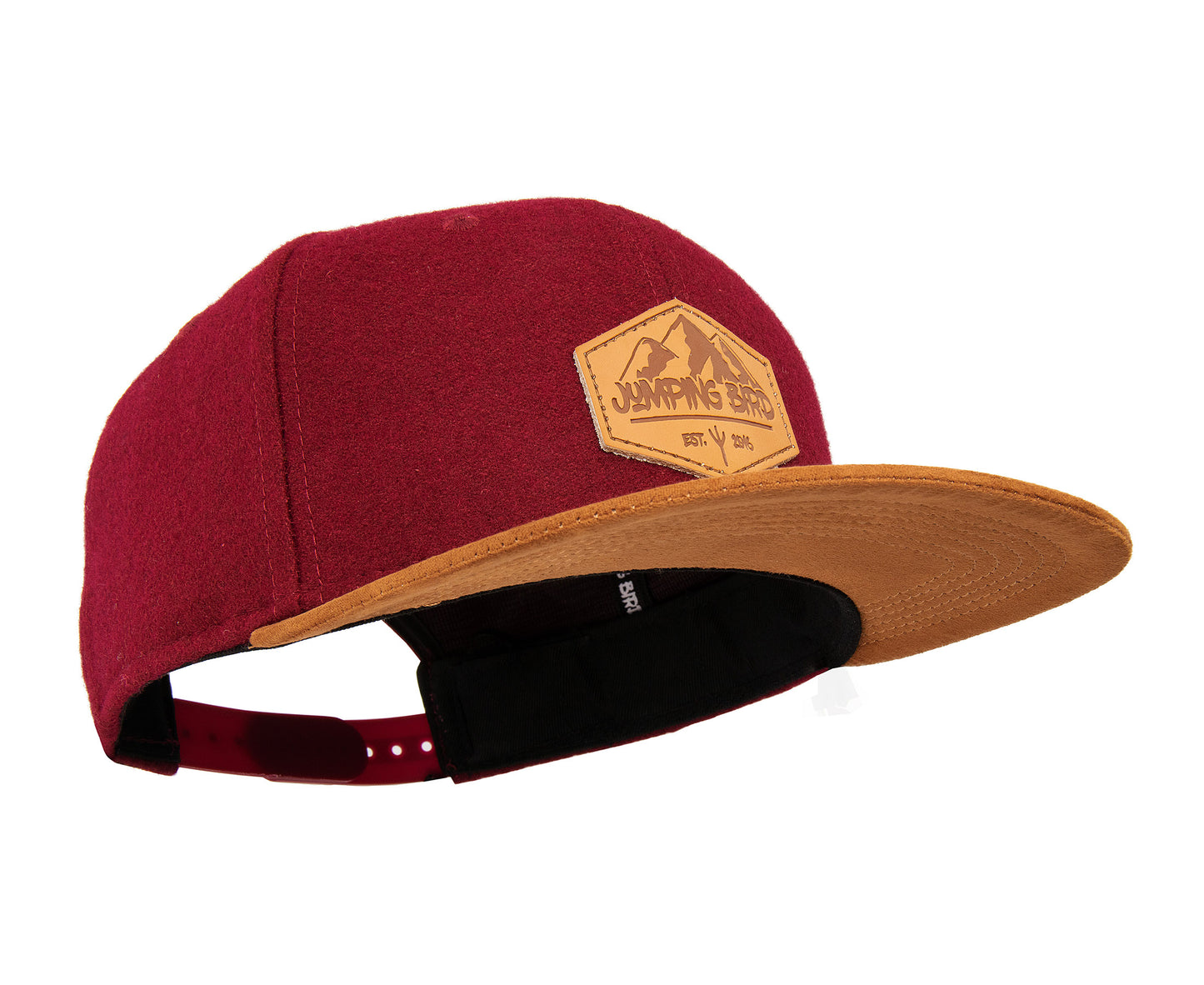 Filz-Snapback von Jumping Bird in Dunkelrot-Braun mit geprägtem Lederoptik-Patch vorn und seitlichem Logostick