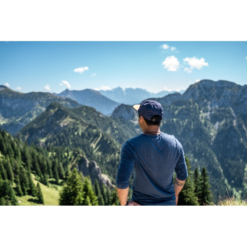 5-Panel-Cap von Jumping Bird in Navy-Beige mit sportivem Frontpatch und weicher, unverstärkter Passform für hohen Tragekomfort