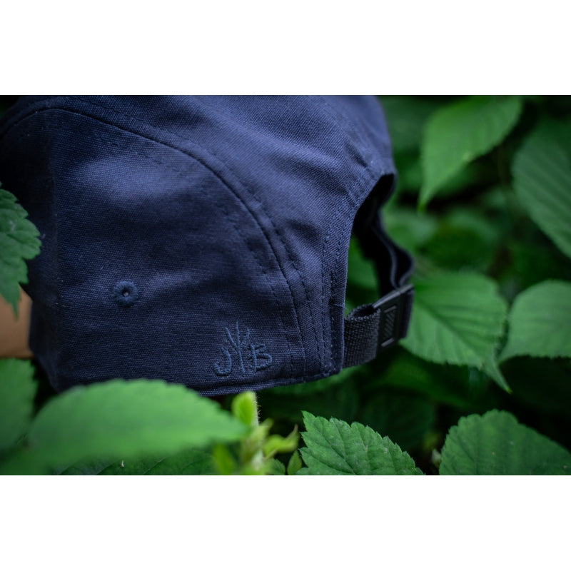 5-Panel-Cap von Jumping Bird in Navy-Beige mit sportivem Frontpatch und weicher, unverstärkter Passform für hohen Tragekomfort