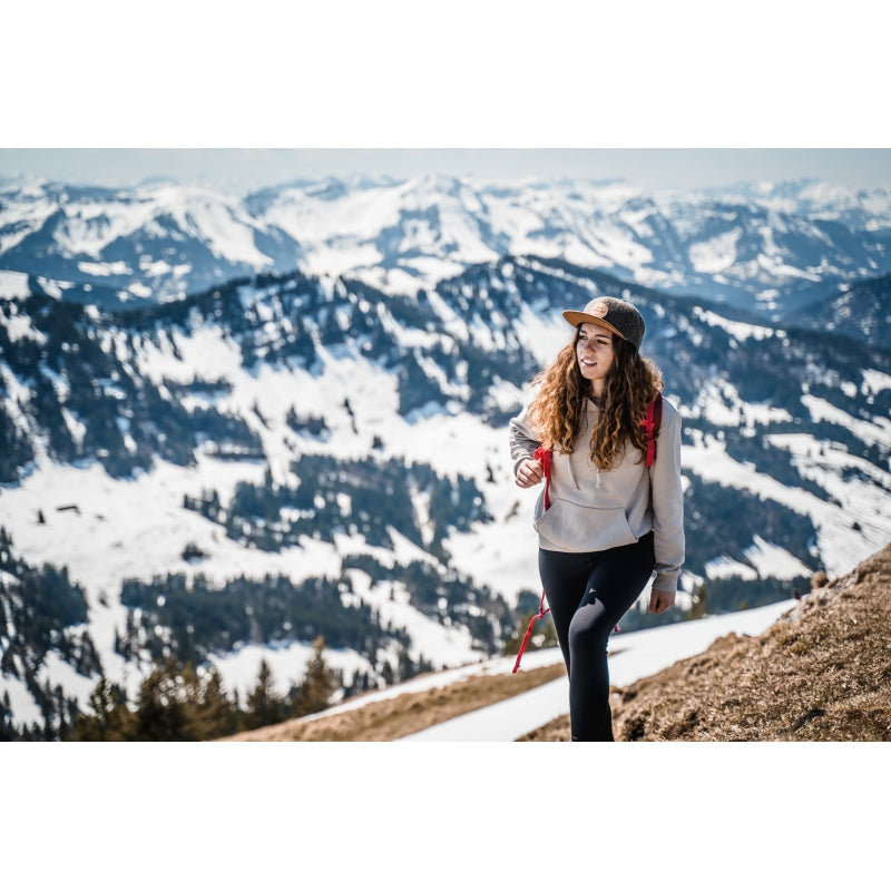 Snapback-Cap von Jumping Bird in Tweed-Braun mit geprägtem Lederoptik-Patch vorn und seitlichem Logostick