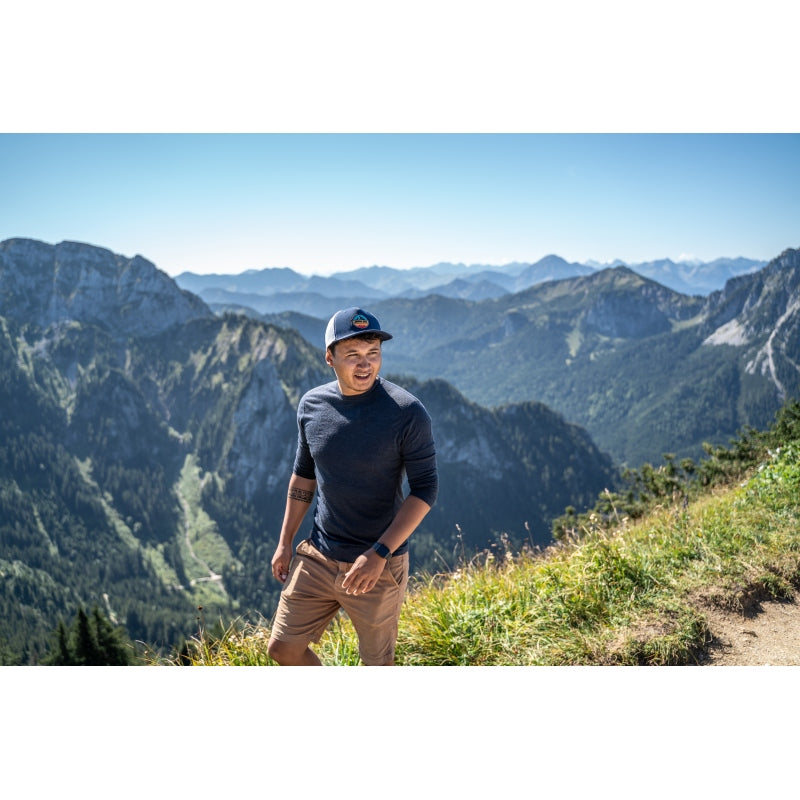 Trucker Cap von Jumping Bird - Modell Nebelhorn in blau/weiss mit elegantem Badge und Logo seitlich