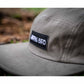 5-Panel-Cap von Jumping Bird in oliv mit sportivem Frontpatch und weicher, unverstärkter Passform für hohen Tragekomfort