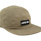 5-Panel-Cap von Jumping Bird in oliv mit sportivem Frontpatch und weicher, unverstärkter Passform für hohen Tragekomfort