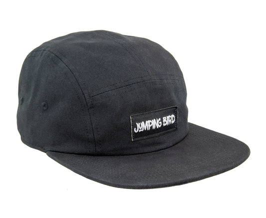 5-Panel-Cap von Jumping Bird in schwarz mit sportivem Frontpatch und weicher, unverstärkter Passform für hohen Tragekomfort