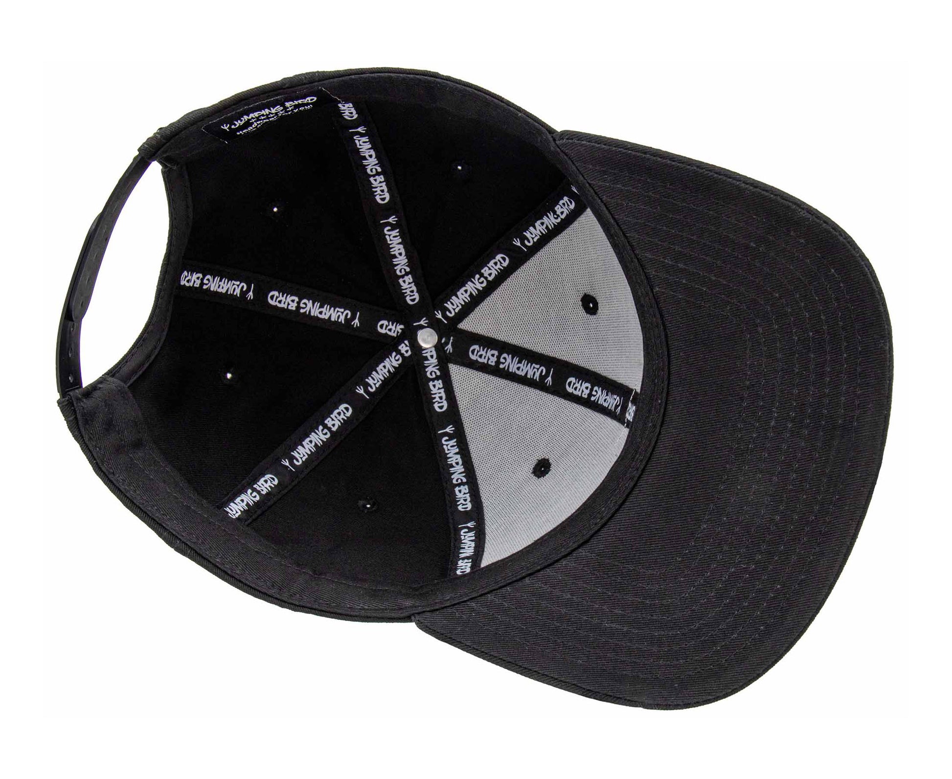 Baseball-Cap von Jumping Bird in Schwarz mit sportivem Frontpatch und seitlichem Logostick