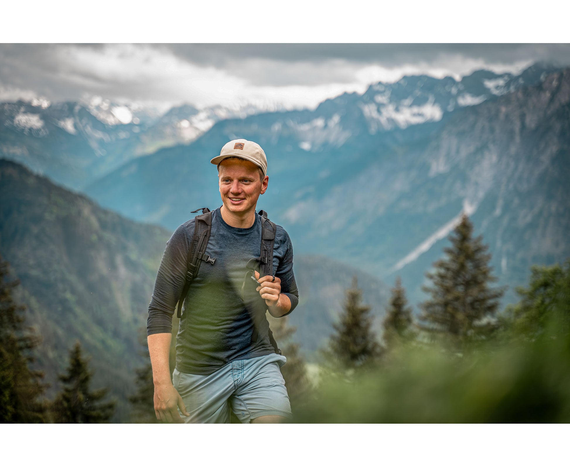 Dad Hat von Jumping Bird in Beige mit geprägtem Lederoptik-Patch vorn und weicher, unverstärkter Passform für hohen Tragekomfort