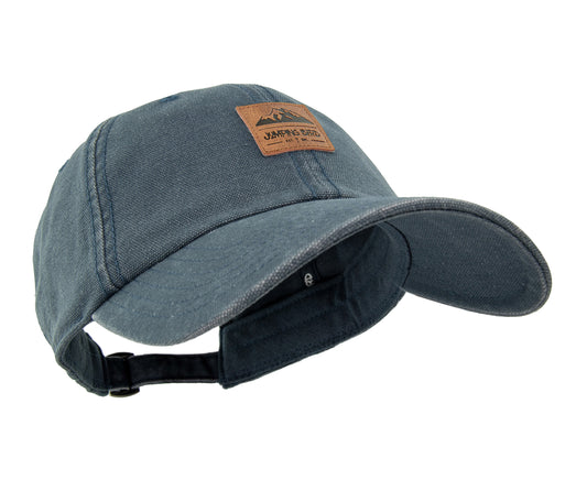 Dad Hat von Jumping Bird in Jeansblau mit geprägtem Lederoptik-Patch vorn und weicher, unverstärkter Passform für hohen Tragekomfort
