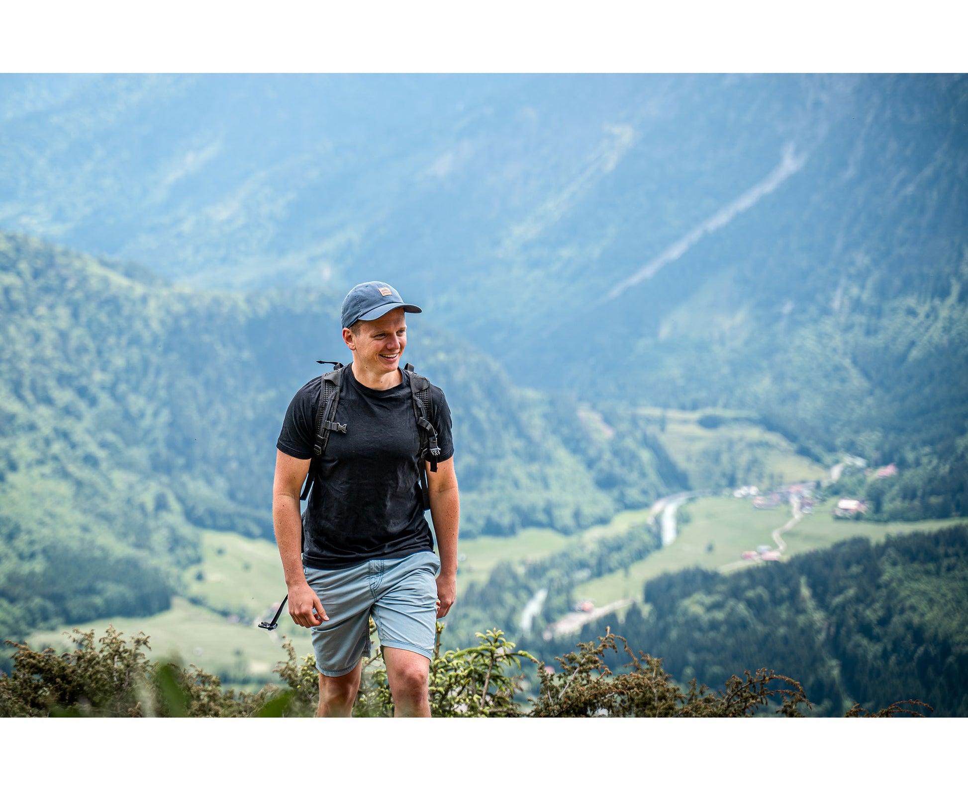 Dad Hat von Jumping Bird in Jeansblau mit geprägtem Lederoptik-Patch vorn und weicher, unverstärkter Passform für hohen Tragekomfort