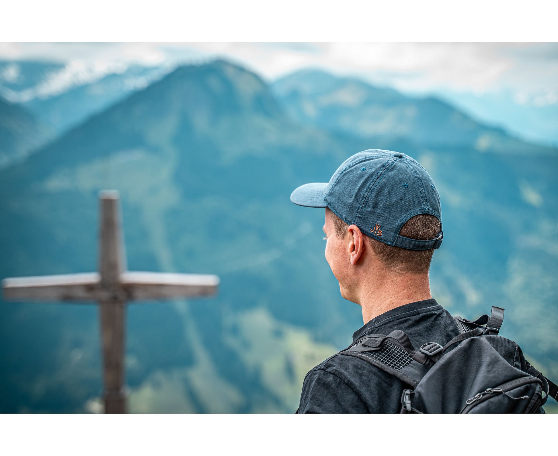 Dad Hat von Jumping Bird in Jeansblau mit geprägtem Lederoptik-Patch vorn und weicher, unverstärkter Passform für hohen Tragekomfort
