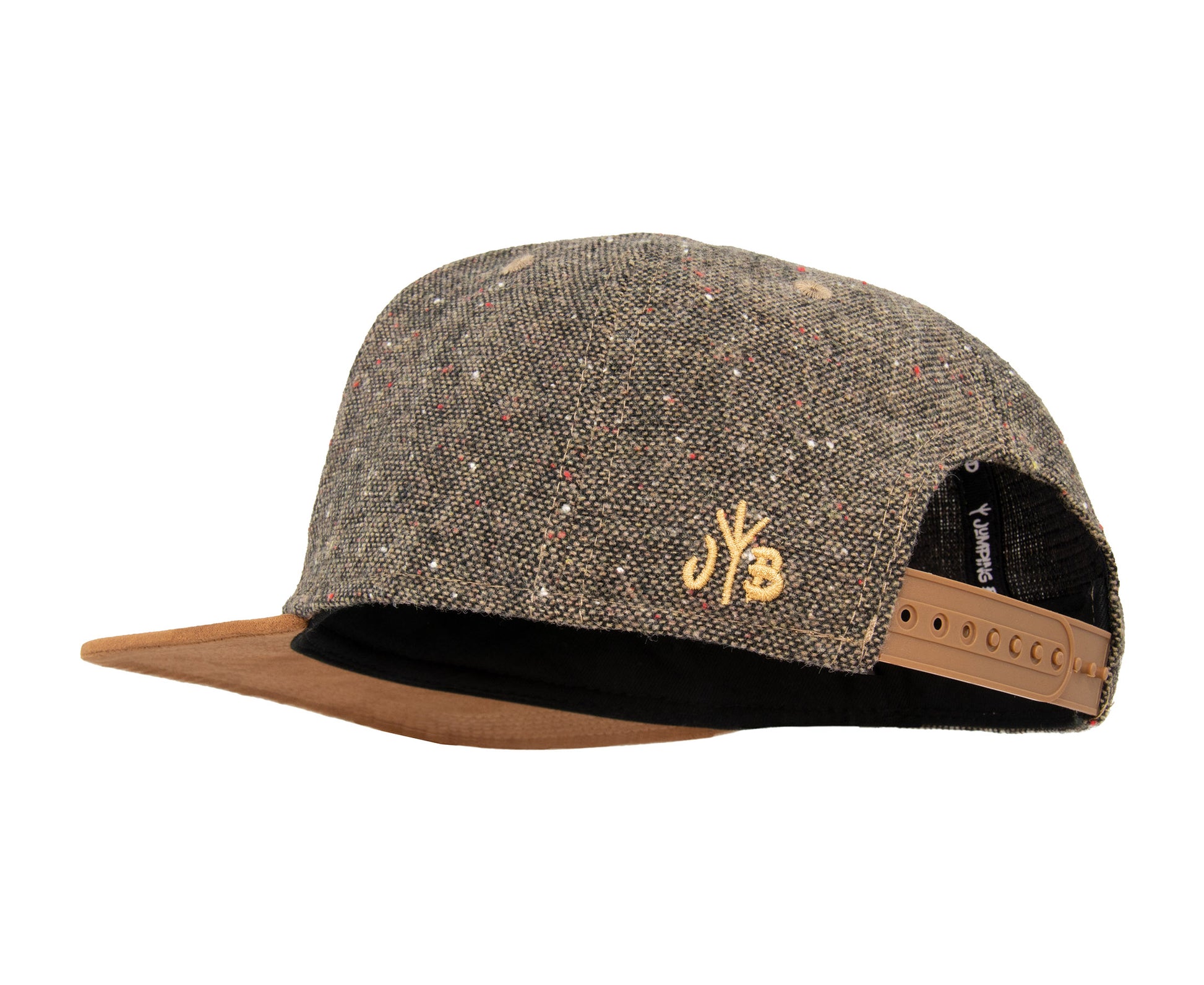 Snapback-Cap von Jumping Bird in Tweed-Braun mit geprägtem Lederoptik-Patch vorn und seitlichem Logostick