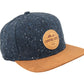Snapback-Cap von Jumping Bird in Anthrazitblau-Braun mit geprägtem Lederoptik-Patch vorn und seitlichem Logostick