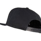 Snapback-Cap von Jumping Bird in Schwarz mit Ton-in-Ton-Stick vorn, Logostick seitlich und geradem Schirm