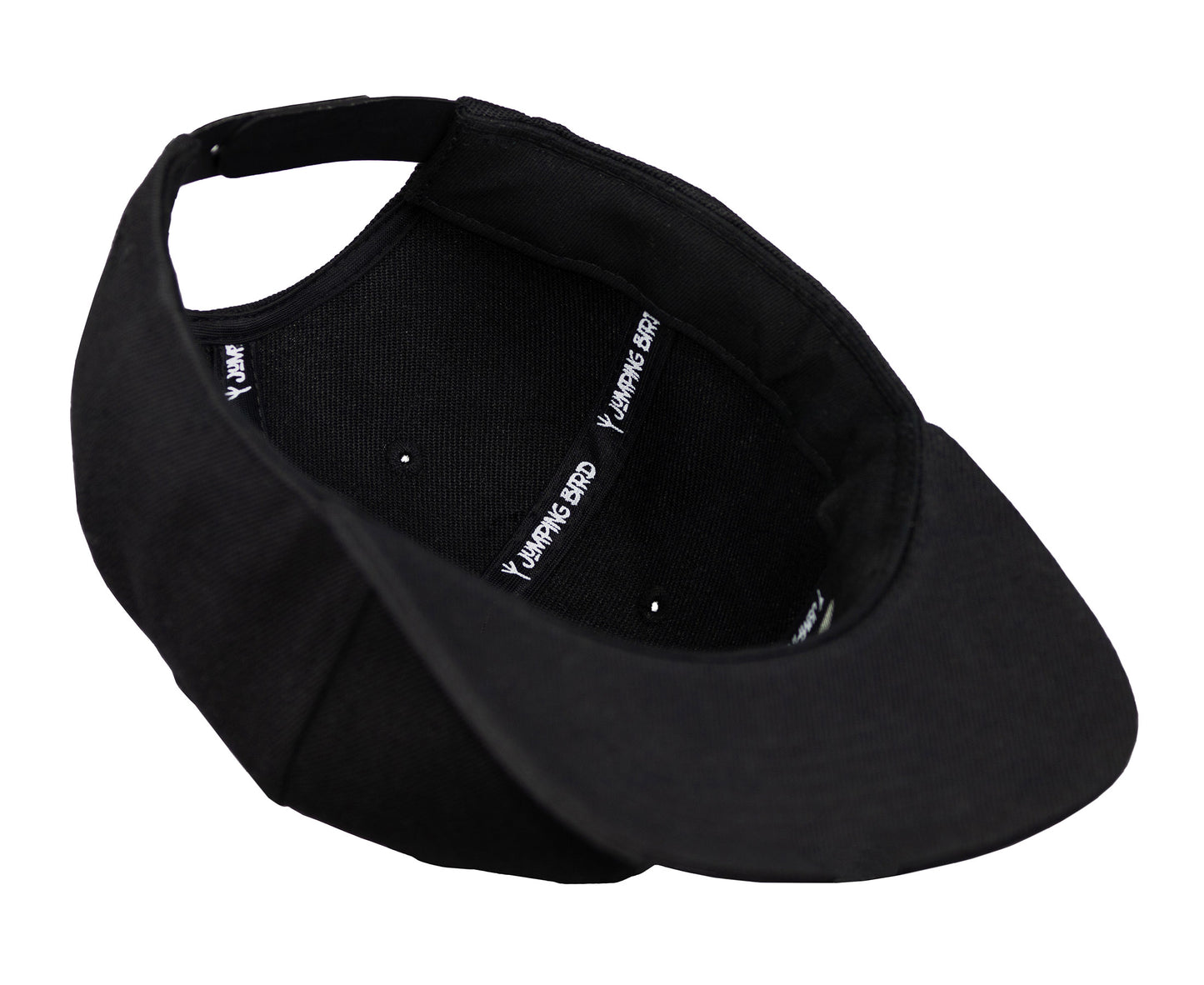 Snapback-Cap von Jumping Bird in Schwarz mit Ton-in-Ton-Stick vorn, Logostick seitlich und geradem Schirm