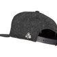 Snapback-Cap von Jumping Bird in Dunkelgrau meliert mit geprägtem Lederoptik-Patch vorn und seitlichem Logostick