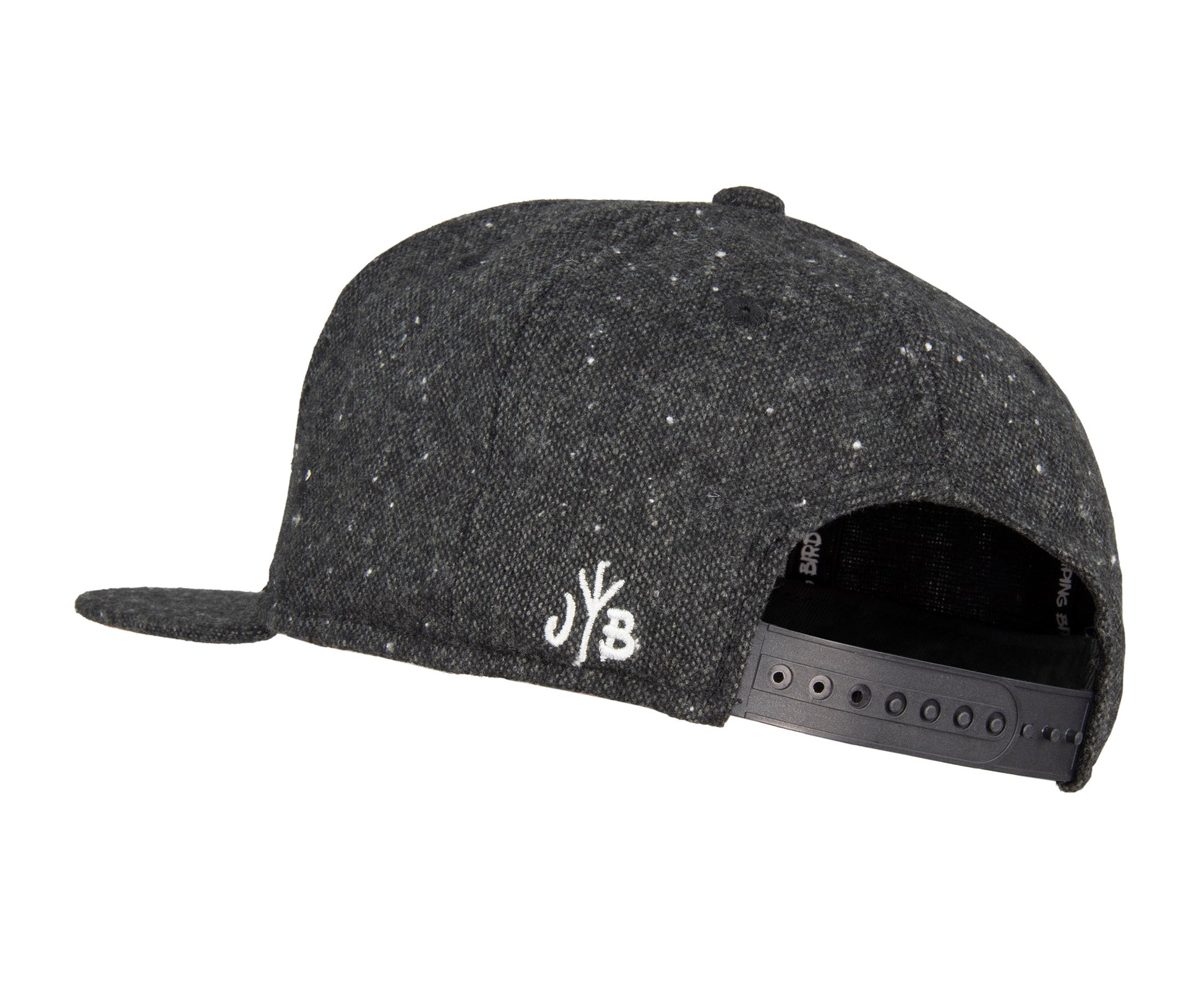 Snapback-Cap von Jumping Bird in Dunkelgrau meliert mit geprägtem Lederoptik-Patch vorn und seitlichem Logostick