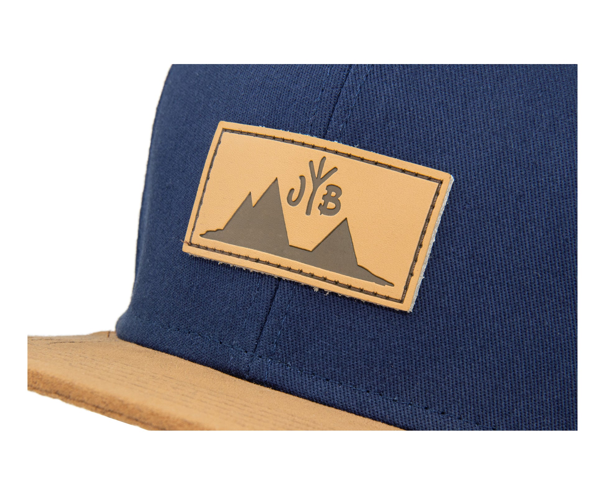 Snapback-Cap von Jumping Bird in Blau-Braun mit geprägtem Lederoptik-Patch vorn und seitlichem Logostick