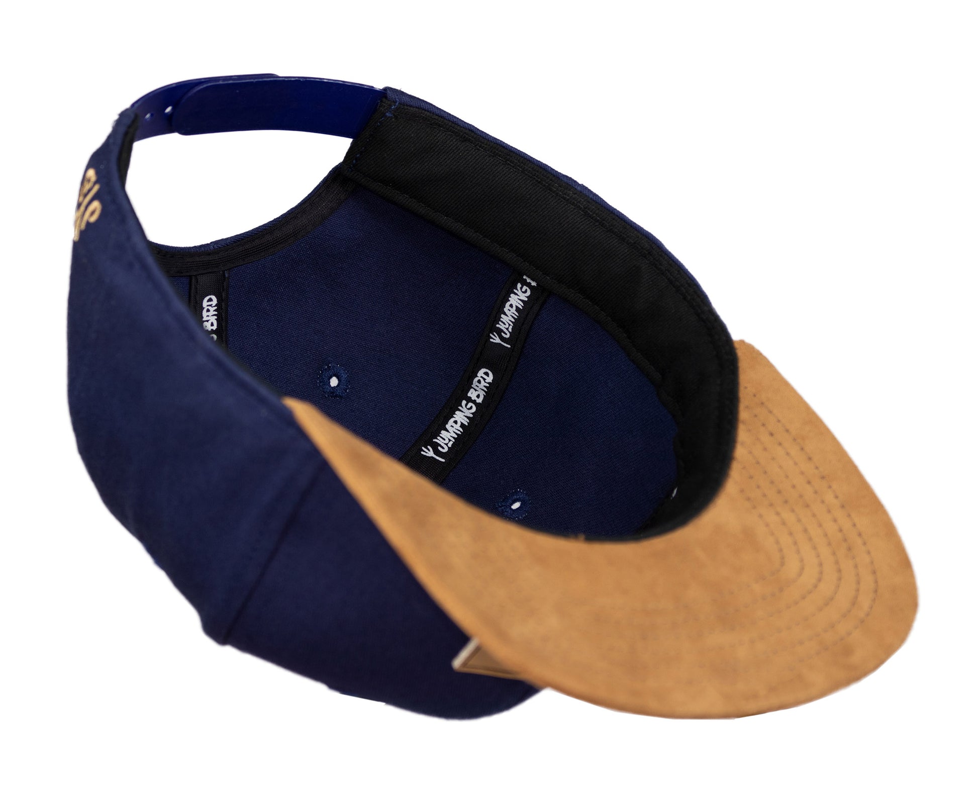 Snapback-Cap von Jumping Bird in Blau-Braun mit geprägtem Lederoptik-Patch vorn und seitlichem Logostick