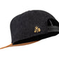 Filz-Snapback von Jumping Bird in Anthrazit-Braun mit geprägtem Lederoptik-Patch vorn und seitlichem Logostick