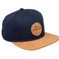 Snapback Cap von Jumping Bird - Modell Mönch in dunkelblau/braun mit Badge in Lederoptik und Logo-Stick seitlich
