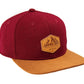 Filz-Snapback von Jumping Bird in Dunkelrot-Braun mit geprägtem Lederoptik-Patch vorn und seitlichem Logostick