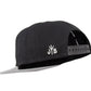 Snapback-Cap von Jumping Bird in Schwarz-Grau mit geprägtem Lederoptik-Patch vorn und seitlichem Logostick
