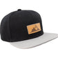 Snapback-Cap von Jumping Bird in Schwarz-Grau mit geprägtem Lederoptik-Patch vorn und seitlichem Logostick