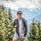 Snapback-Cap von Jumping Bird in Schwarz-Braun mit geprägtem Lederoptik-Patch vorn und seitlichem Logostick