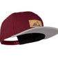 Snapback-Cap von Jumping Bird in Bordeaux-Grau mit geprägtem Lederoptik-Patch vorn und seitlichem Logostick
