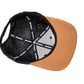Snapback-Cap von Jumping Bird in Dunkelgrau-Braun mit geprägtem Lederoptik-Patch vorn und seitlichem Logostick