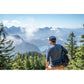 Snapback-Cap von Jumping Bird in Blau-Braun mit geprägtem Lederoptik-Patch vorn und seitlichem Logostick