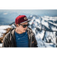 Snapback-Cap von Jumping Bird in Bordeaux-Grau mit geprägtem Lederoptik-Patch vorn und seitlichem Logostick